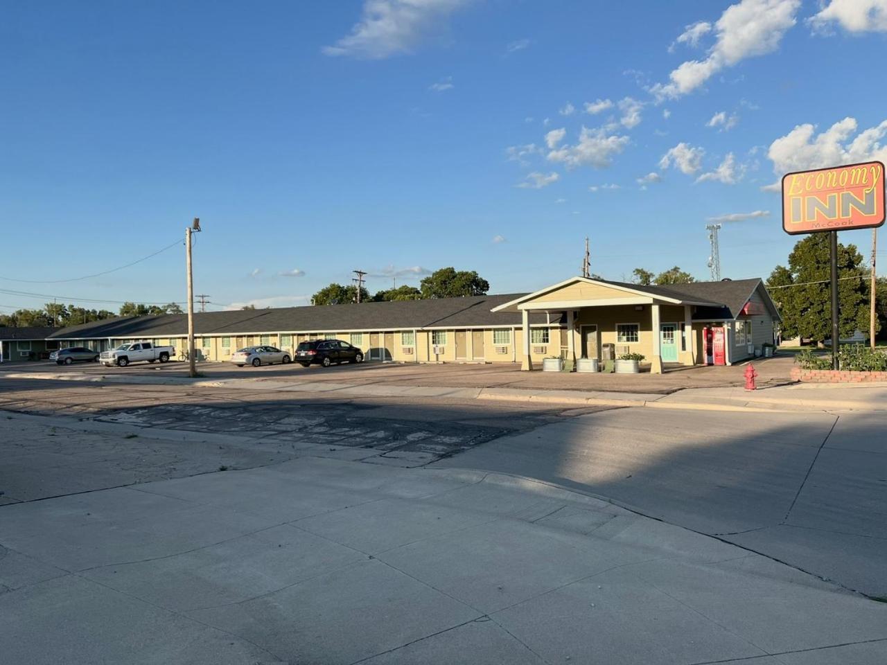 Economy Inn Mccook Exterior photo