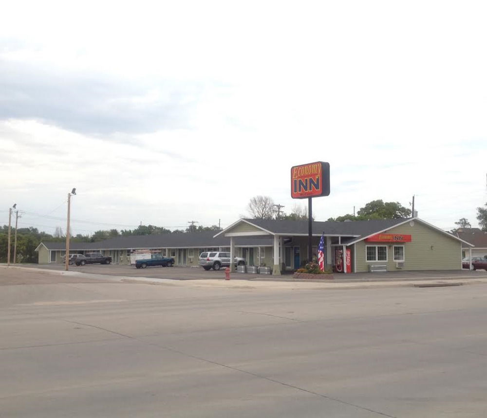 Economy Inn Mccook Exterior photo